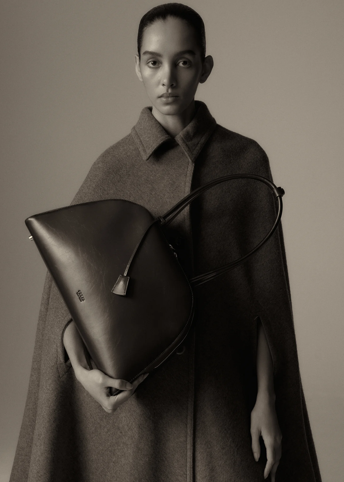 Alma Bag Tall Black Gloss - Image 5