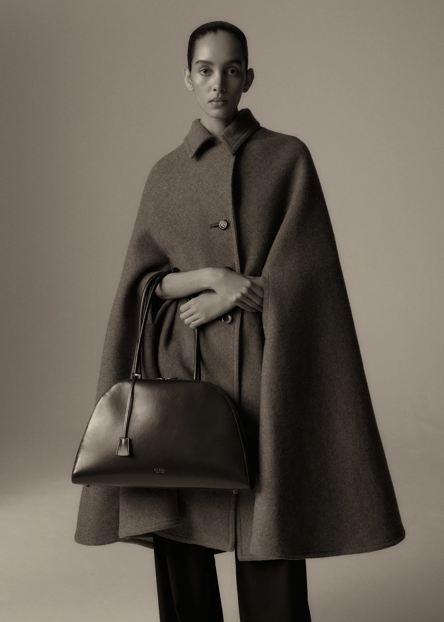 Alma Bag Tall Black Gloss - Image 6