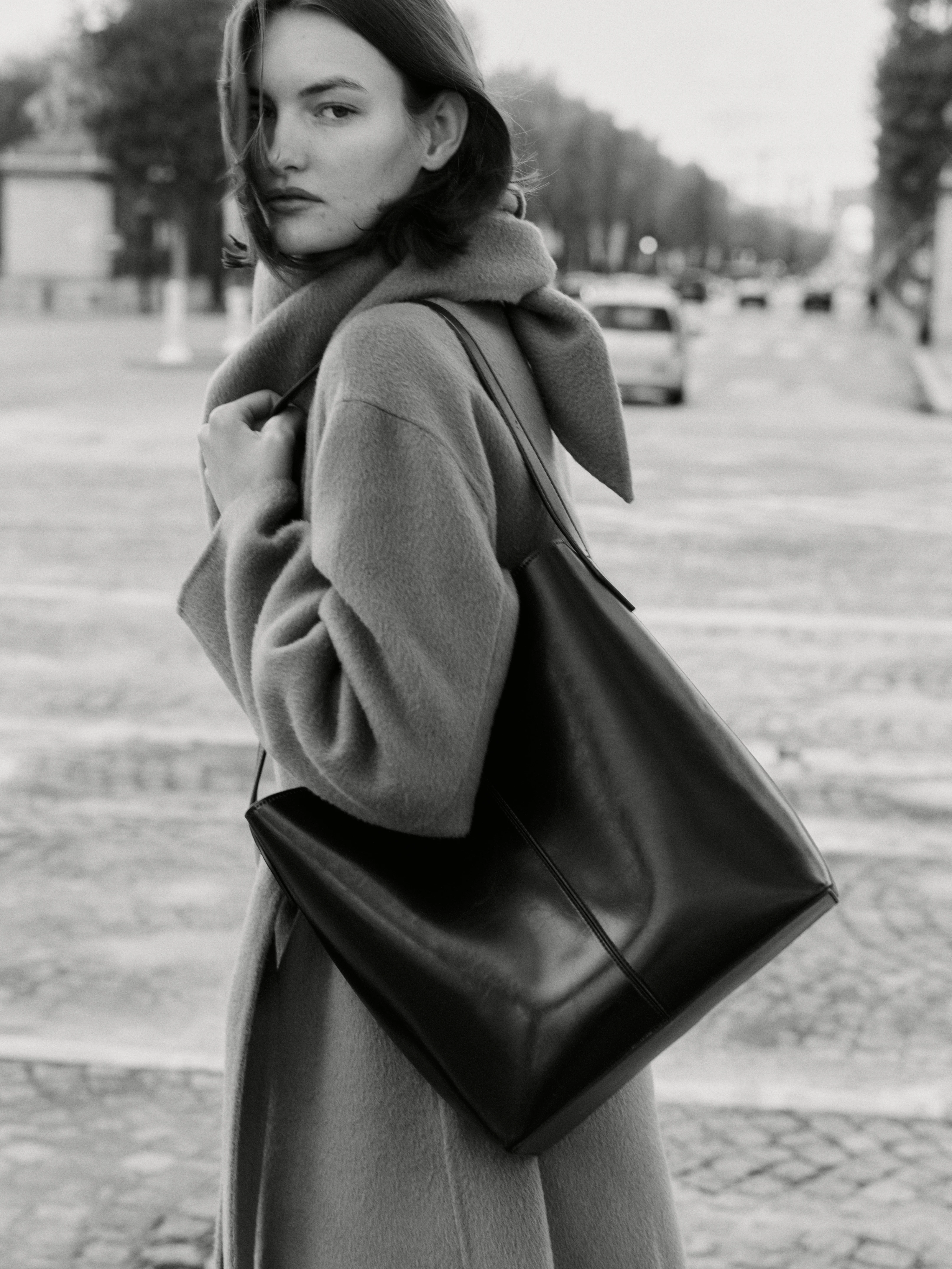 Kaia Bag Black Gloss - Image 7