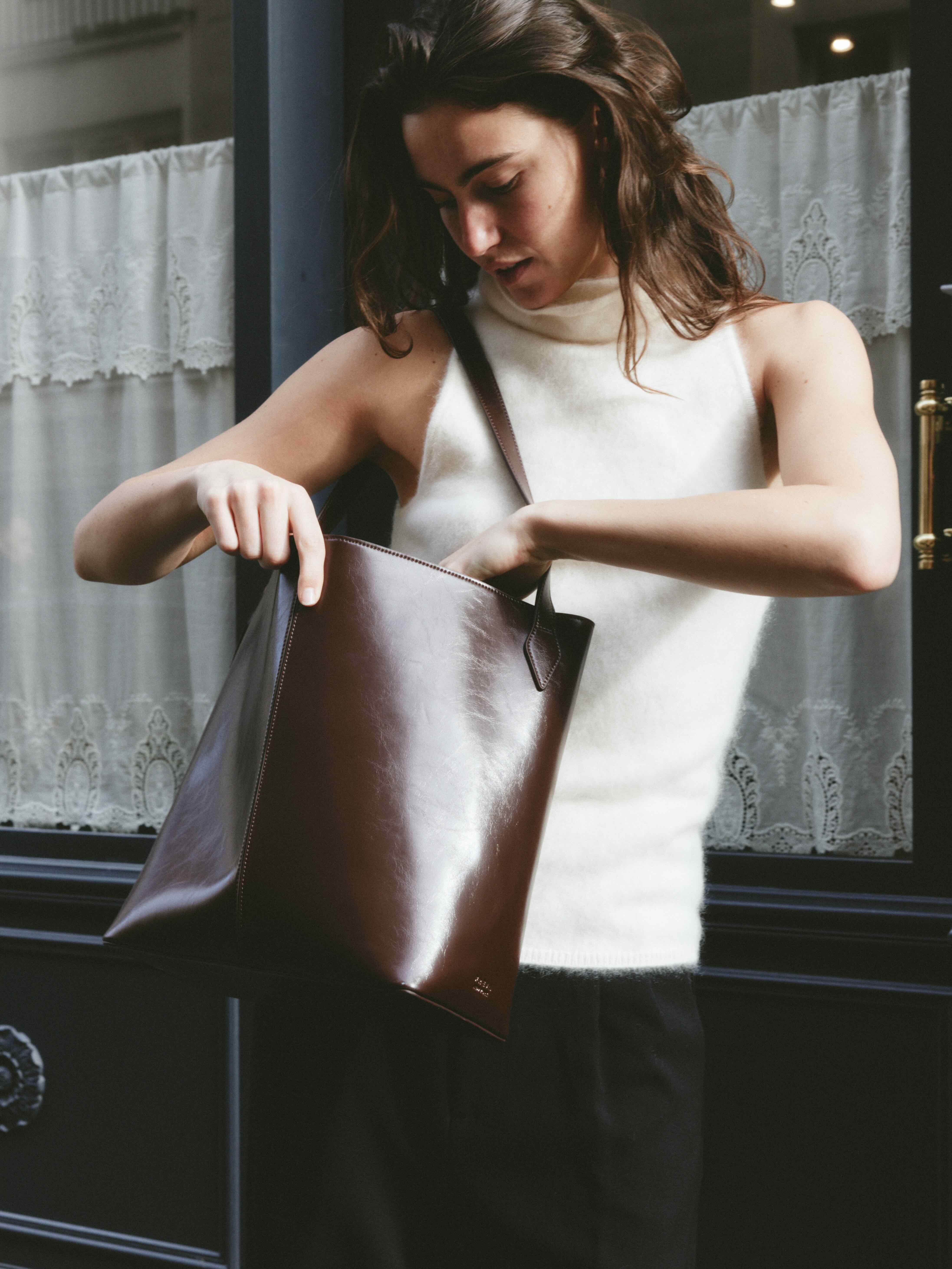 Kaia Bag Raisin Gloss - Image 7