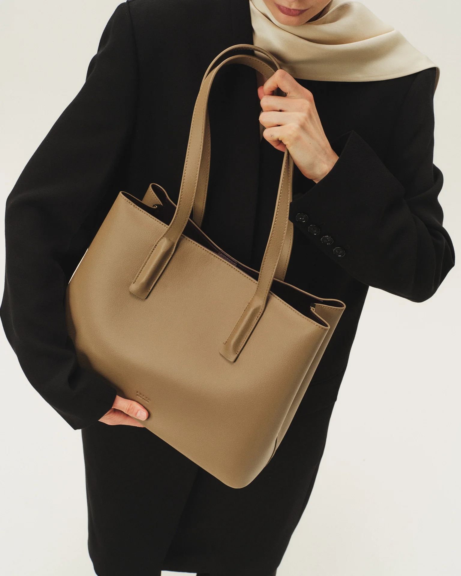 Linnea Tote Taupe - Image 7