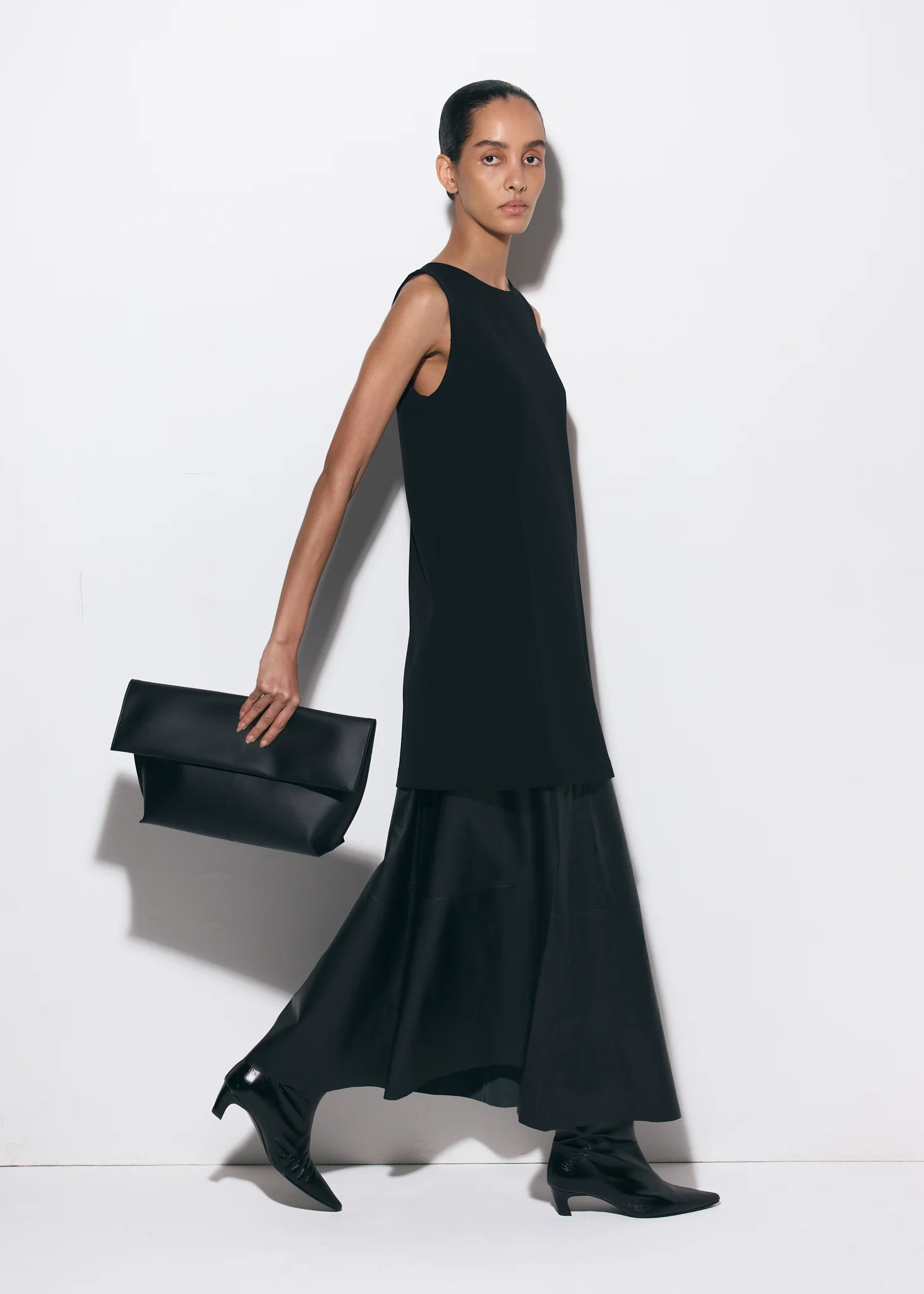 Seamed Clutch Black - Image 4