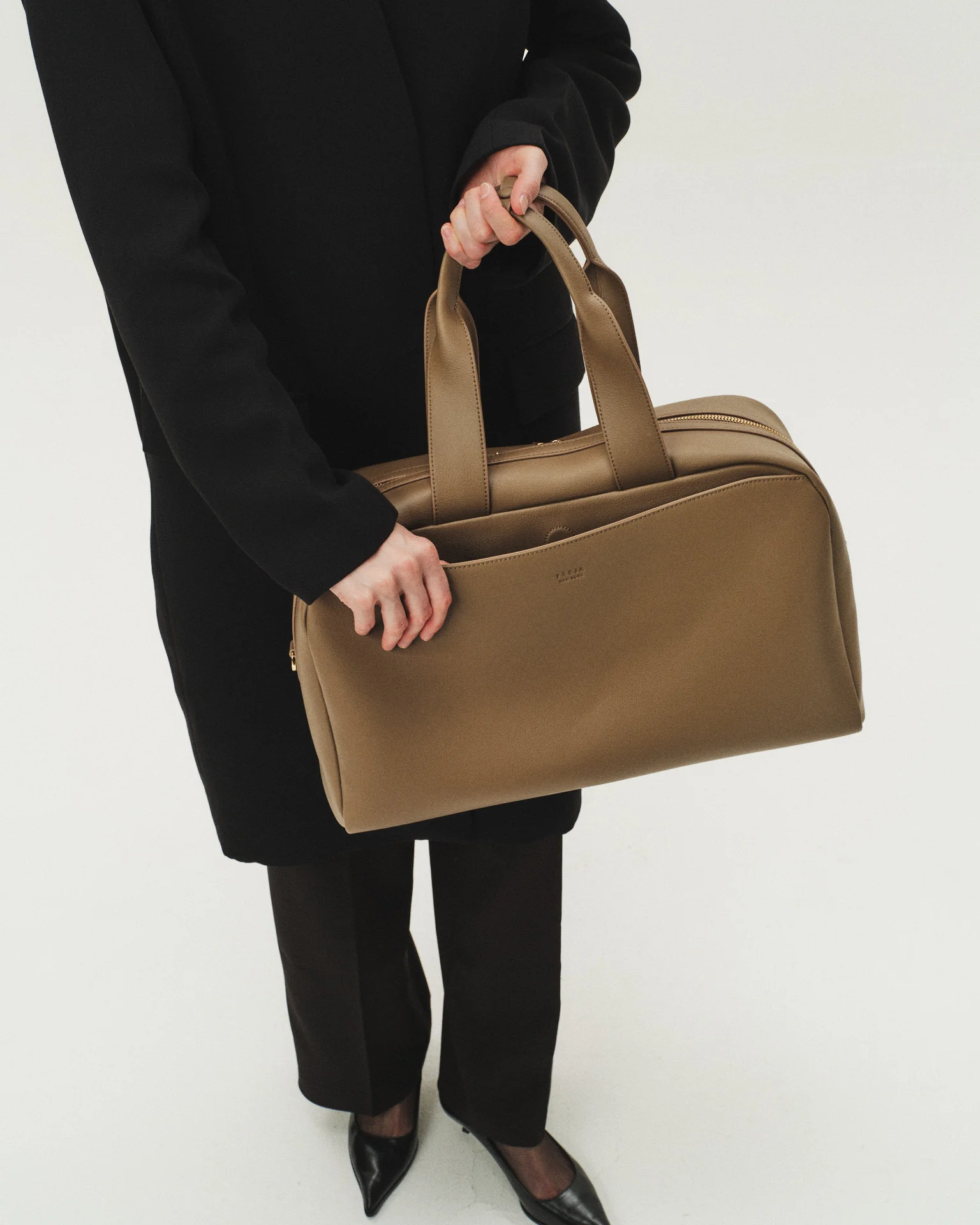 Weekender Bag Taupe - Image 7