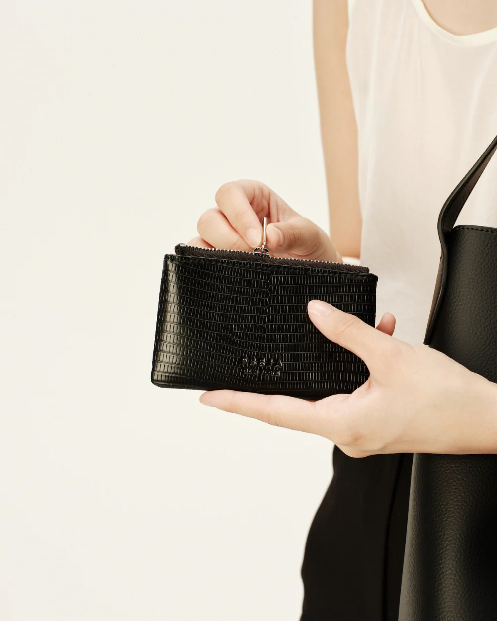 Zip Pouch 5 Black Lizard - Image 3