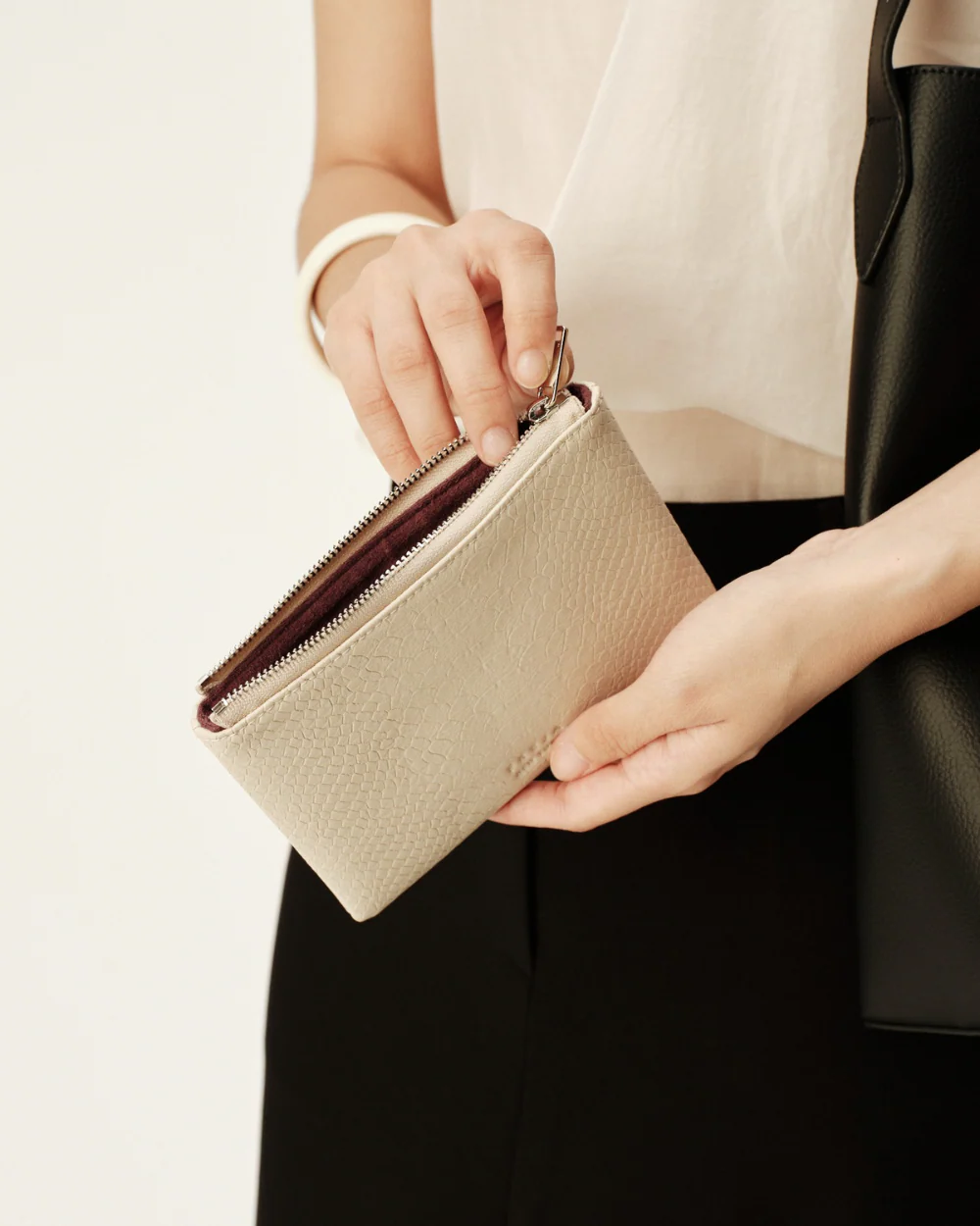 Zip Pouch 8 Oat Croc - Image 4