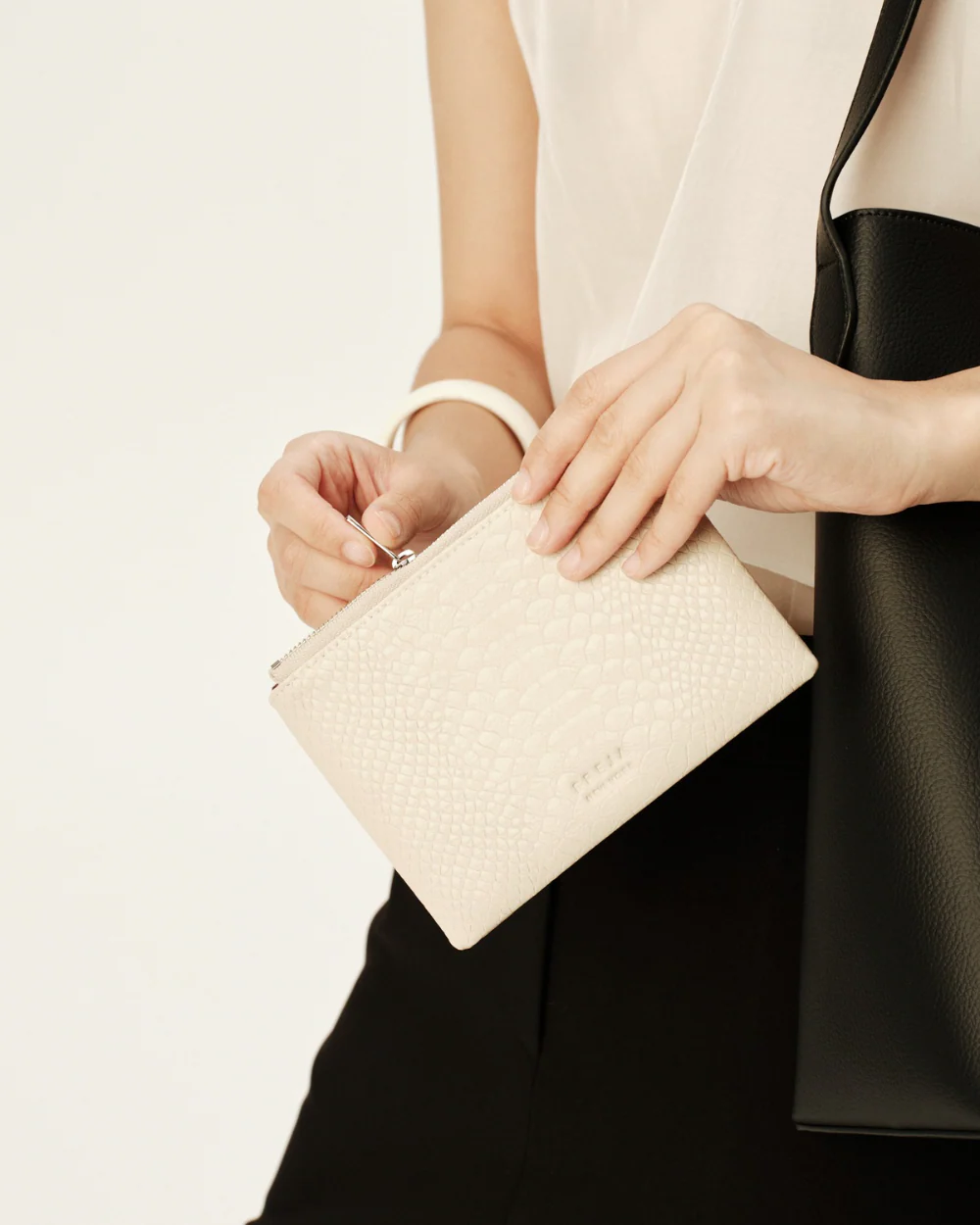 Zip Pouch 8 Oat Croc - Image 5
